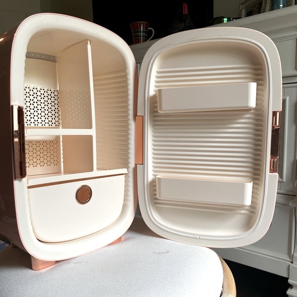 Skin Care Fridge - Picture 3 of 4